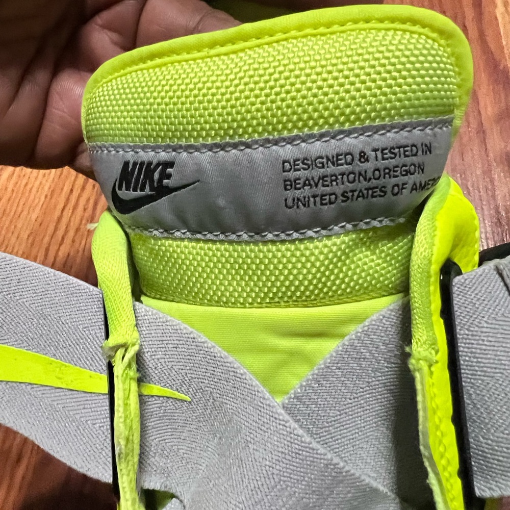 Nikes - Picture 4 of 6